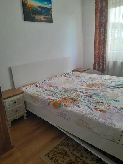 Apartament cu 3 camere semidecomandat în Florești