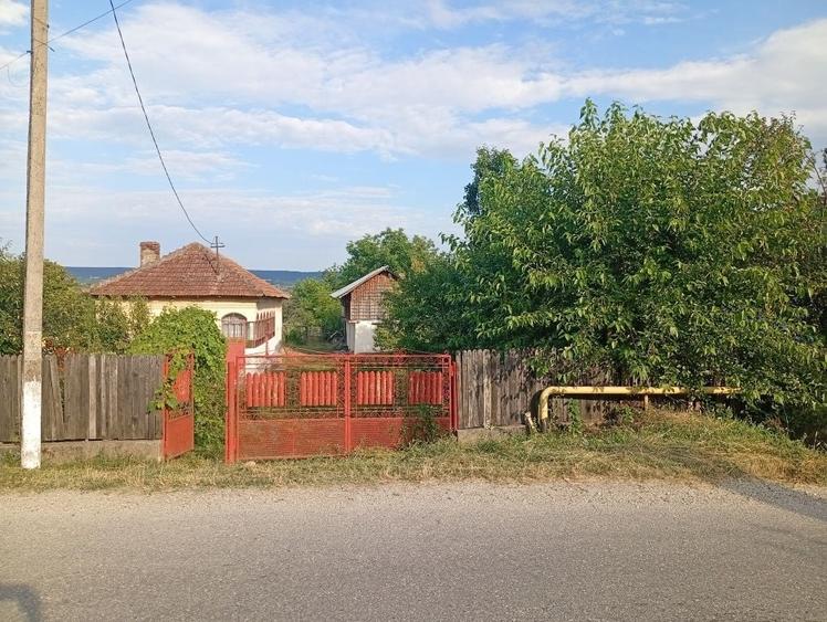 Casă cu 4 camere în Micești
