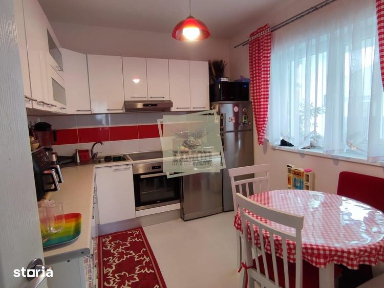 Casă cu 5 camere cu Teren 355 Mp în Cristian