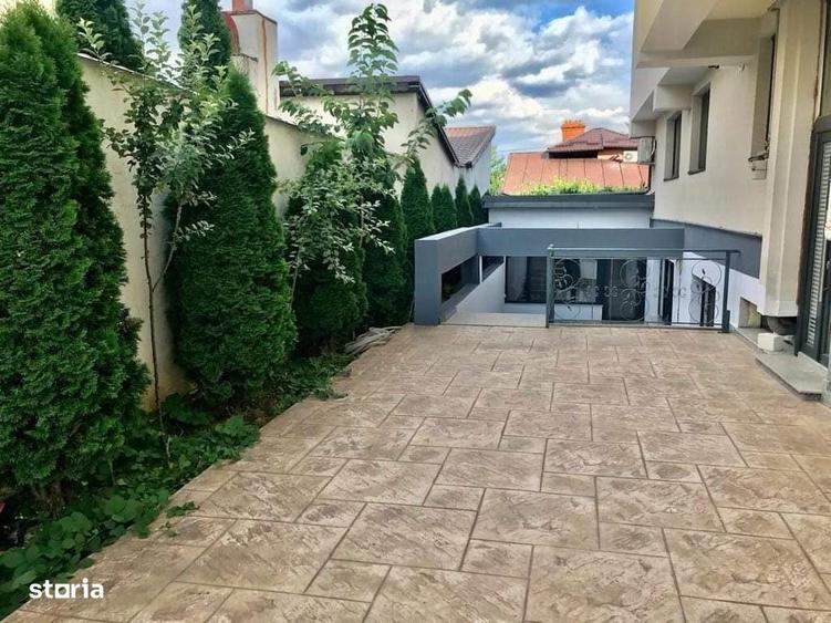 Apartament De Vanzare cu 3 Camere+ curte zona Bucuresti-noi sec.1 - 9