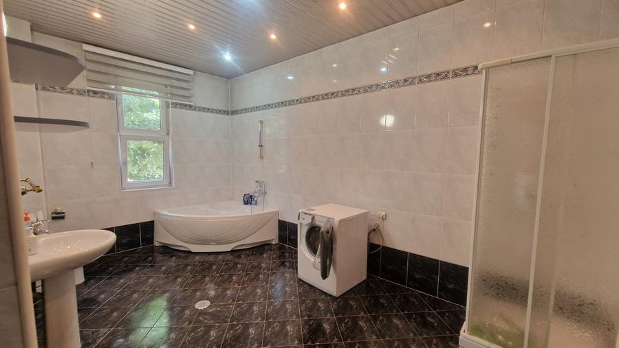 Casă individuală cu 5 camere cu Canalizare în Pieptănari
