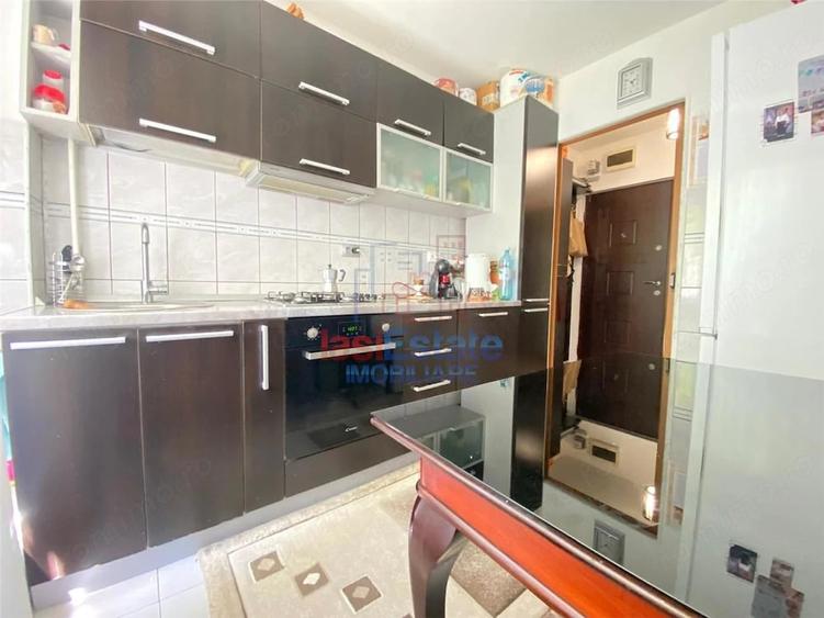 Apartament cu 2 camere semidecomandat în Filiași