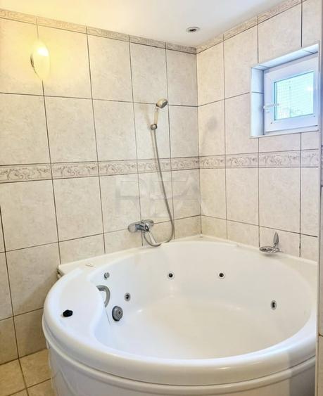 Apartament cu 4 camere decomandat, mobilat în P-ța Unirii