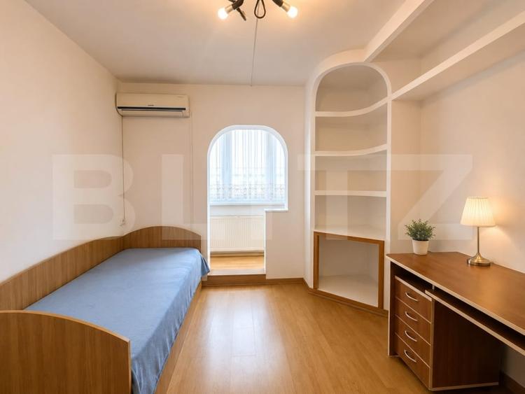 Apartament cu 4 camere semidecomandat, mobilat în Ultracentral