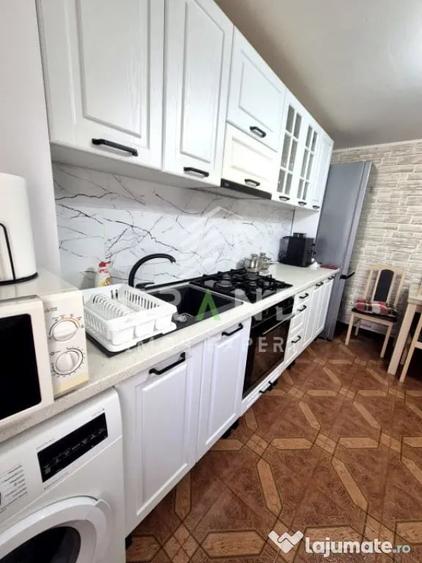 Apartament cu 3 camere semidecomandat în Central