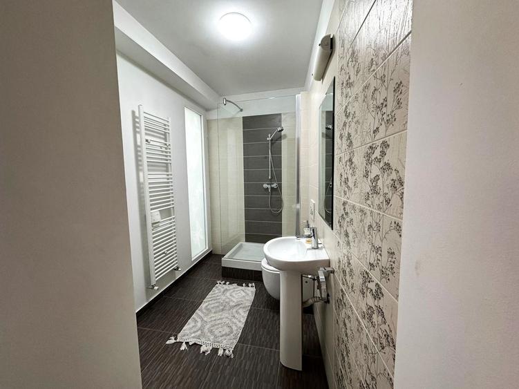 Apartament cu 2 camere decomandat, mobilat în Universitate