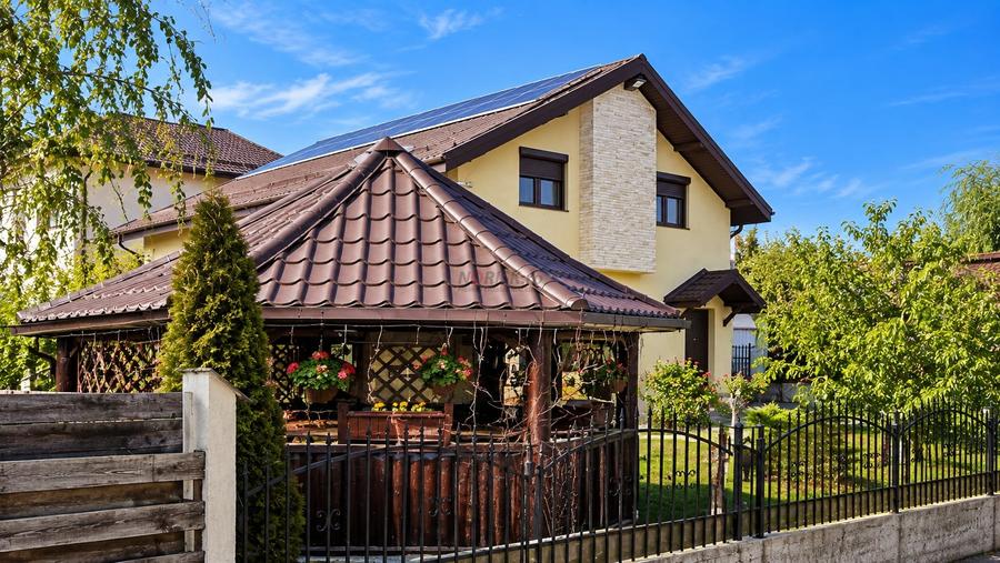 Casă individuală cu 5 camere cu Garaj în Ștefăneștii de Jos