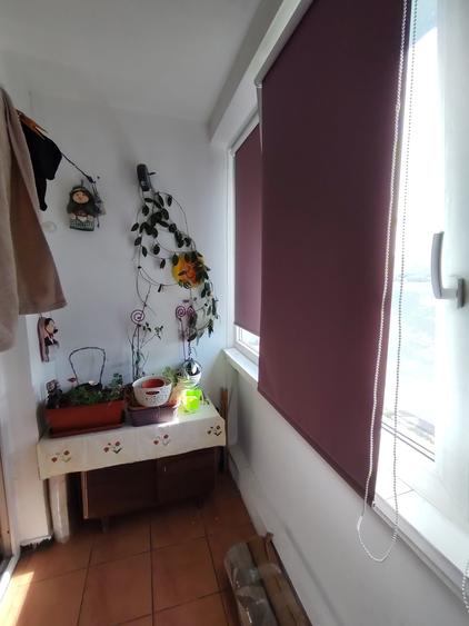 Apartament cu 3 camere semidecomandat în Tineretului