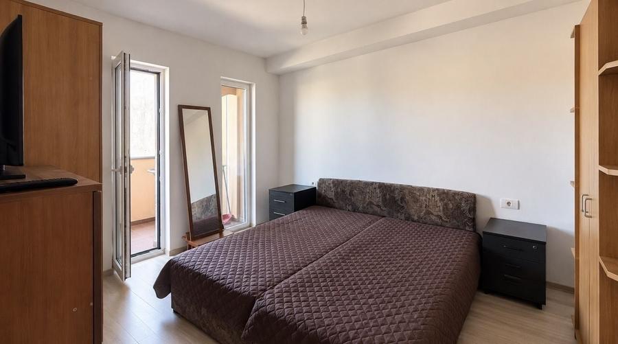 Apartament cu 3 camere decomandat în Aradului
