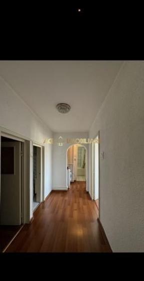 Apartament cu 3 camere decomandat, mobilat în Politehnica