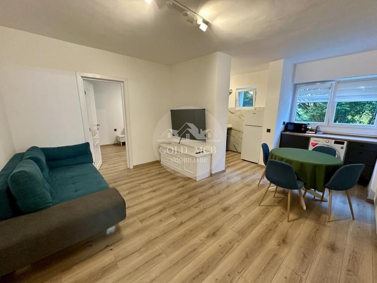 Apartament cu 3 camere semidecomandat, mobilat în Apărătorii Patriei