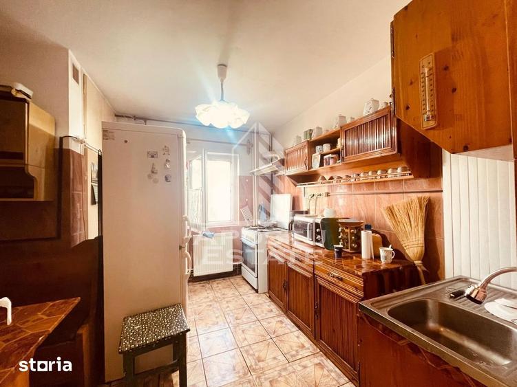 Apartament cu 2 camere semidecomandat, mobilat în Pârneava