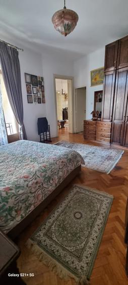 Apartament cu 4 camere semidecomandat în Calea Victoriei