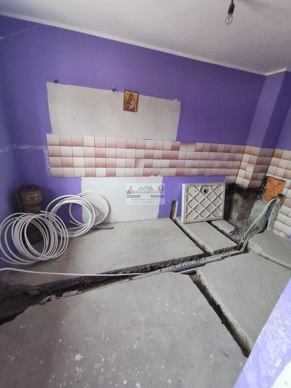 Casă individuală cu 3 camere cu Canalizare în Est