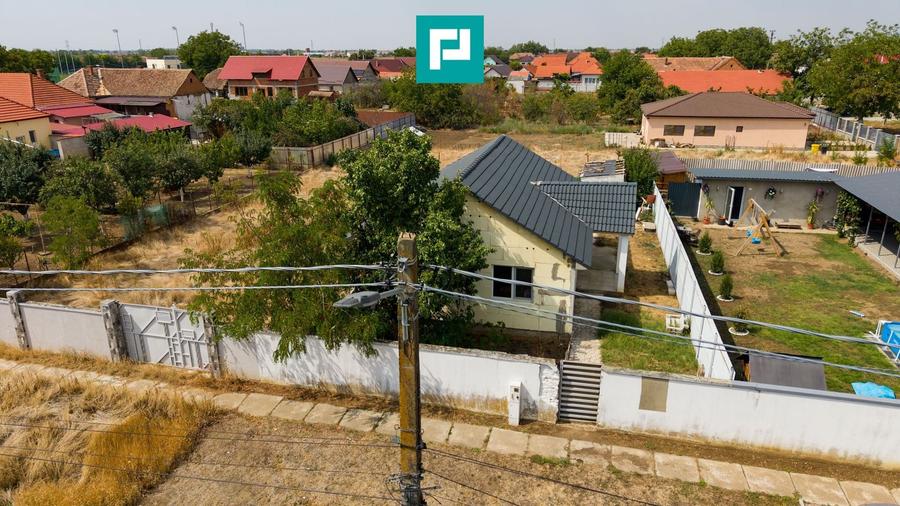 Casă individuală cu 3 camere cu Canalizare în Exterior Sud