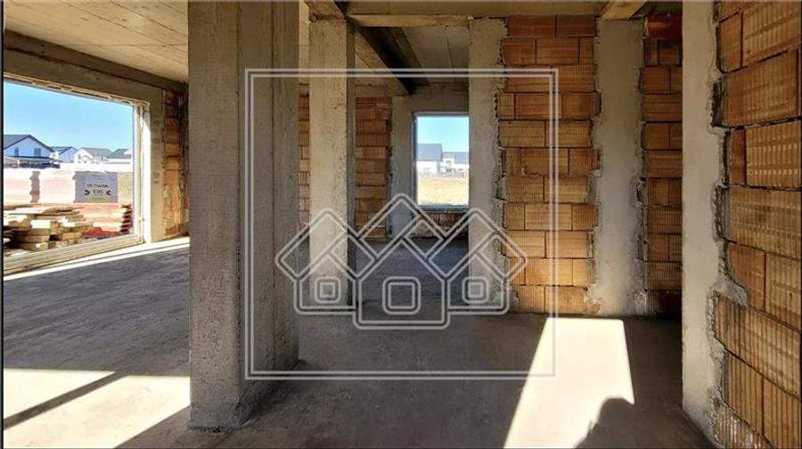 Duplex cu 4 camere cu Canalizare în Șura Mică