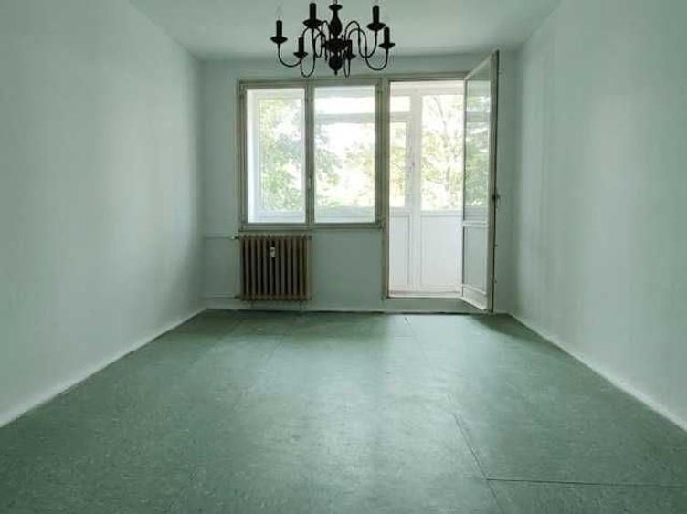 Apartament cu 3 camere semidecomandat în Valea Ialomiței