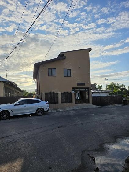 Spațiu comercial, de 300 mp, în Boldești
