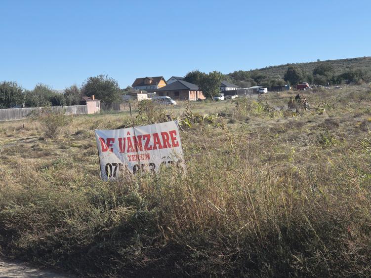 Teren Construcții intravilan de 675 mp, în Bucium