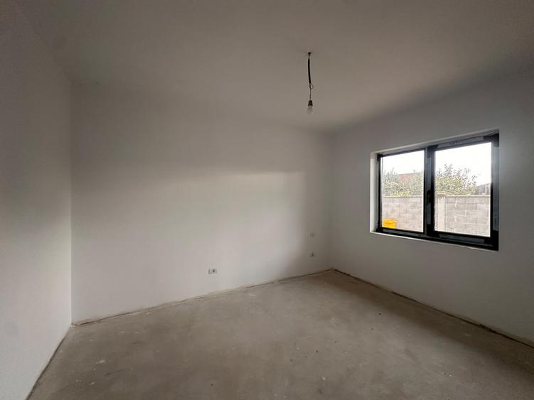 Duplex cu 4 camere cu Canalizare în Moșnița Nouă