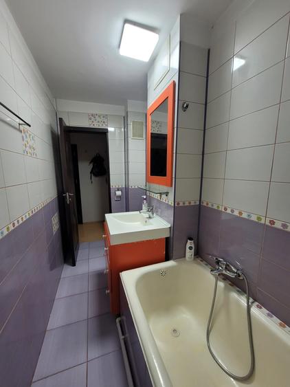 Garsonieră decomandată în Tei