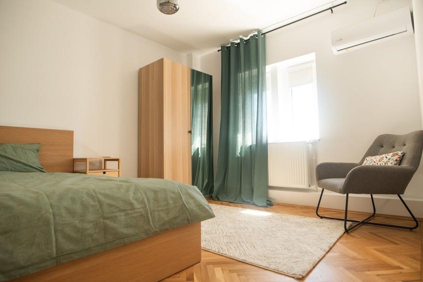 Apartament cu 3 camere decomandat în Exterior Vest