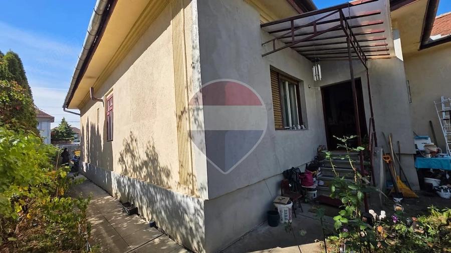 Casă cu 2 camere cu Teren 450 Mp în Central