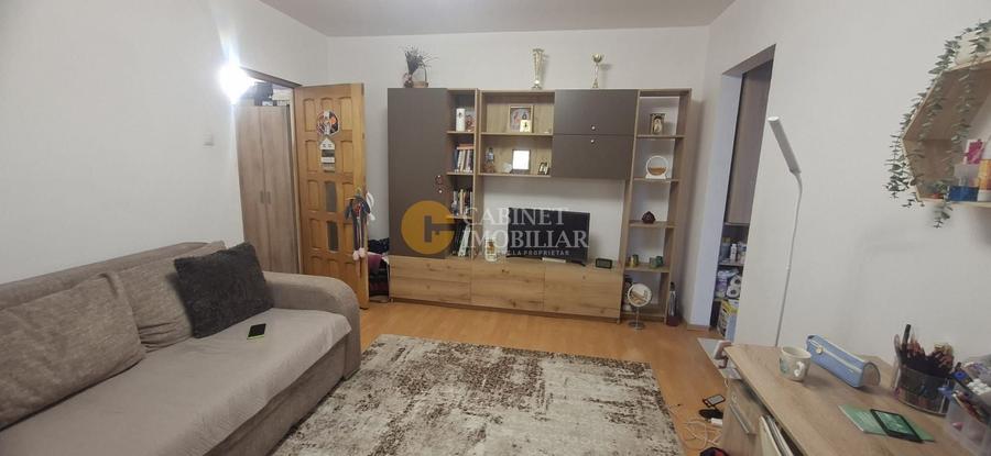 Apartament cu 2 camere semidecomandat, mobilat în Mircea cel Bătrân