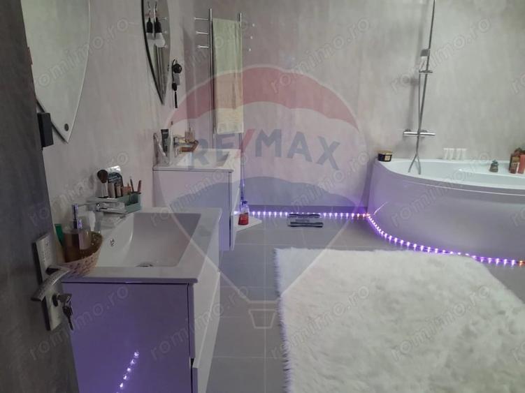 Casă cu 4 camere cu Teren 2500 Mp în Oeștii Pământeni
