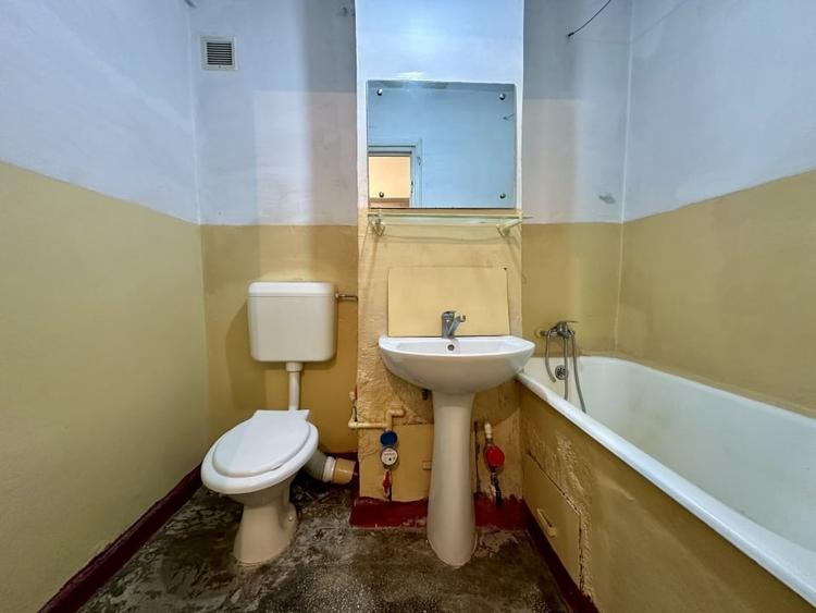 Garsonieră decomandată în Gorjului