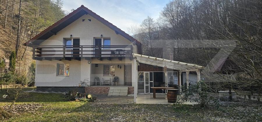 Casă individuală cu 4 camere cu Teren 750 Mp în Hunedoara