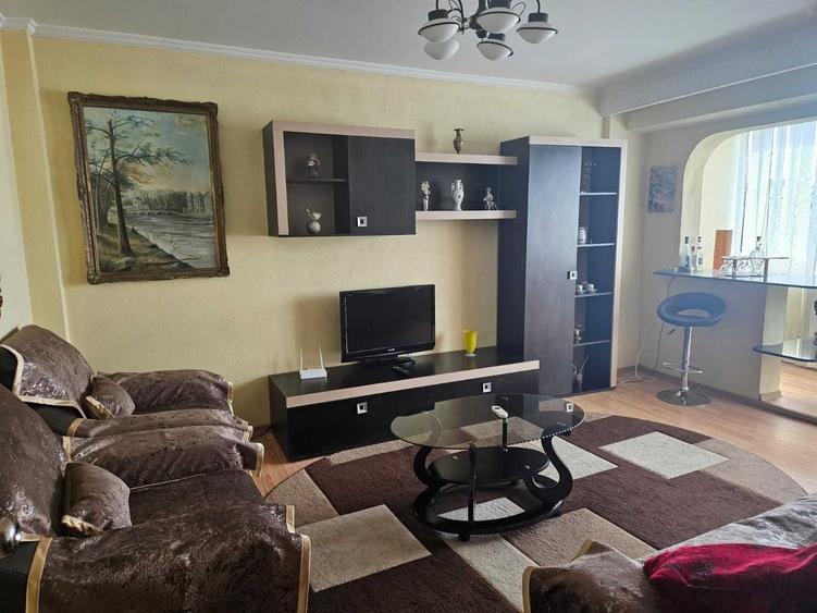 Apartament cu 3 camere decomandat în Ultracentral