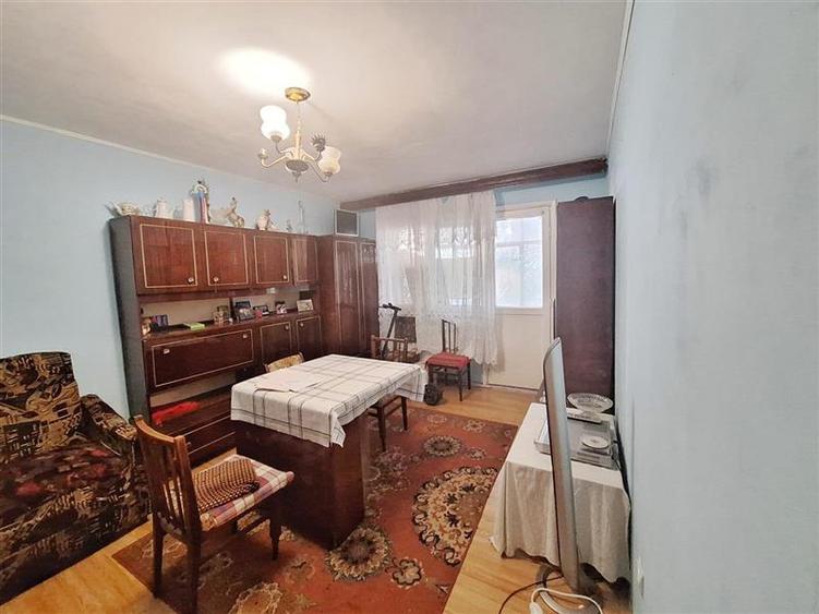 Apartament cu 3 camere decomandat în Milcov