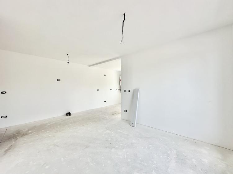 Duplex cu 4 camere cu Canalizare în Moșnița Nouă