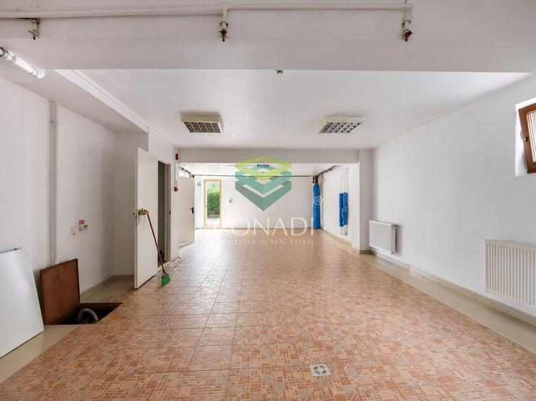 Casă individuală cu 8 camere cu Canalizare în Baicului