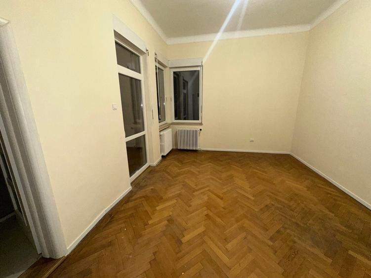 Penthouse cu 5 camere semidecomandat în Armeneasca