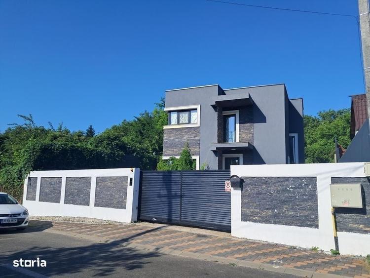 Casă cu 4 camere în Podul de Fier