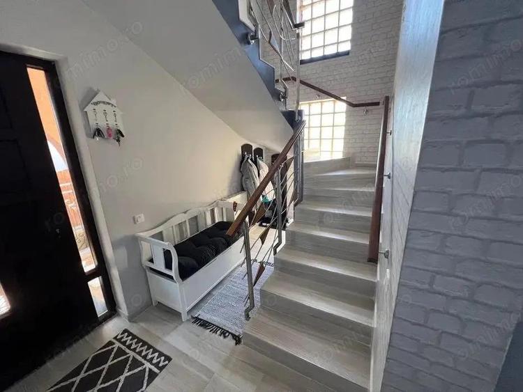 Casă cu 5 camere cu Teren 1780 Mp în Sântana de Mureș