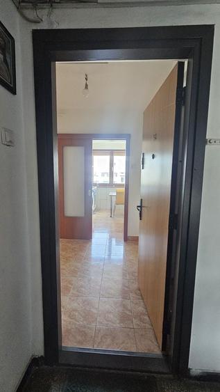 Apartament cu 3 camere decomandat, mobilat în Basarab