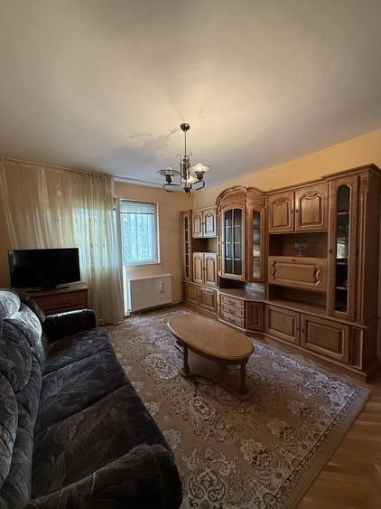 Apartament cu 3 camere semidecomandat în Drumul Carului