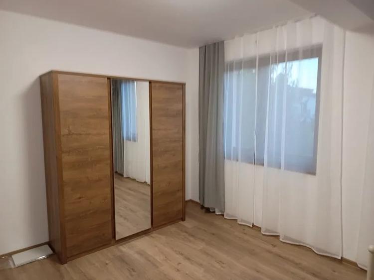 Duplex cu 5 camere cu Canalizare în Dâmbul Rotund