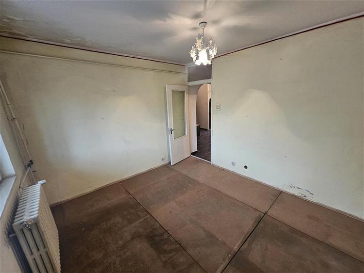 Apartament cu 3 camere decomandat în Micro IV