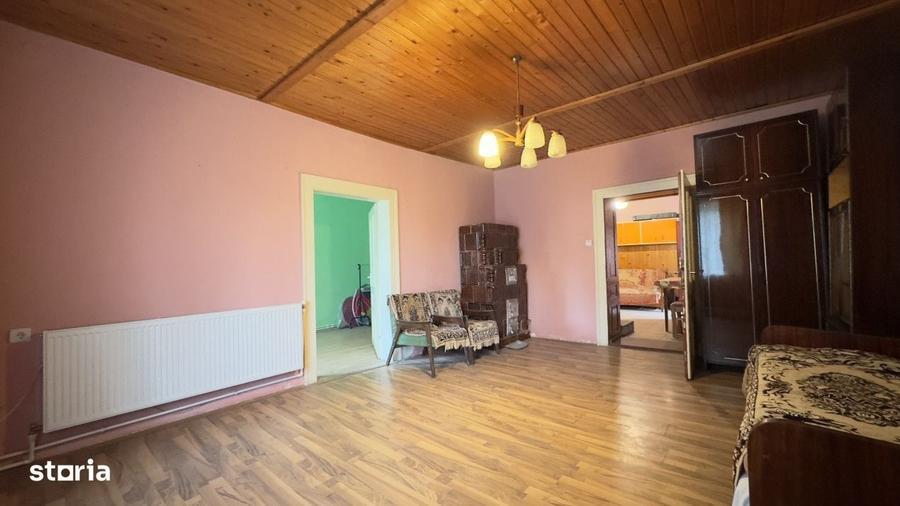 Casă cu 3 camere în Central