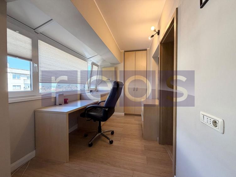 Apartament cu 4 camere decomandat, mobilat în P-ța Victoriei