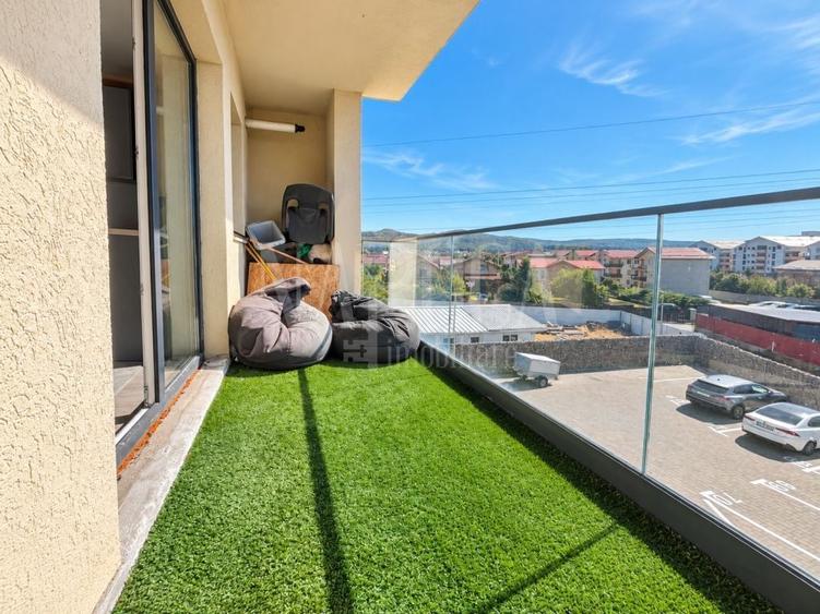 Apartament cu 3 camere semidecomandat în Florești