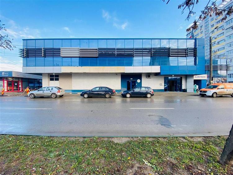 Birou, de 880 mp, în Central