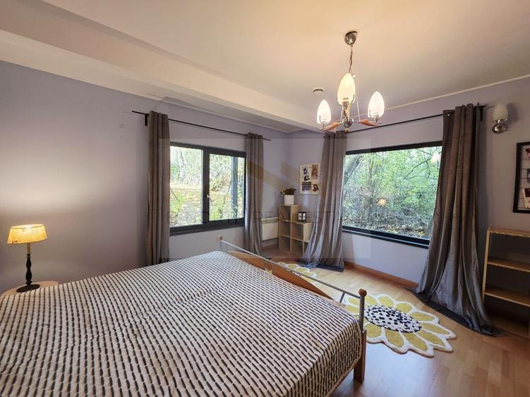 Casă individuală cu 6 camere cu Canalizare în Periș