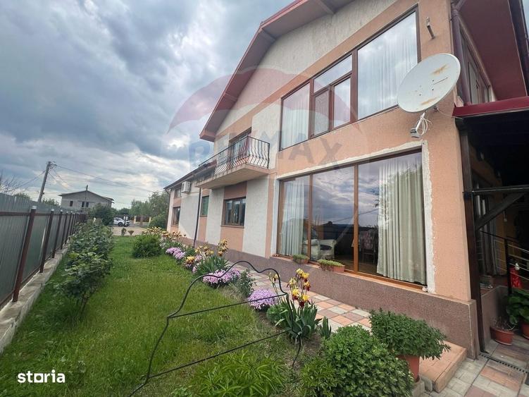 Casă cu 4 camere cu Teren 983 Mp în Garoafa