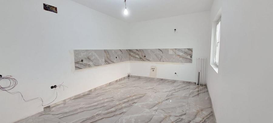Casă individuală cu 4 camere cu Canalizare în Dragomirești-Deal