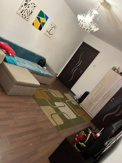 Apartament cu 2 camere semidecomandat în Craiovița Nouă